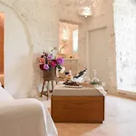 Trulli Terrarossa Con Piscina